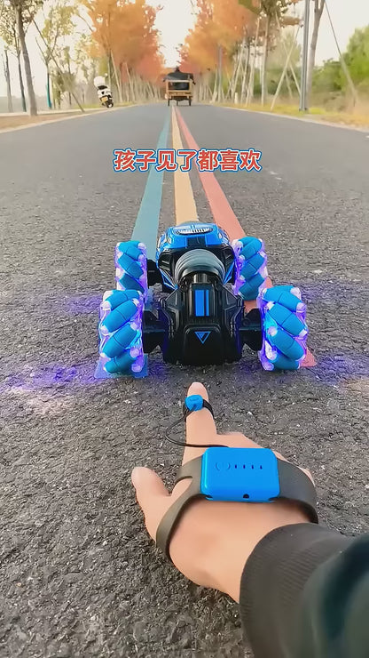 2.4G 4x4 RC Smoke Stunt Car Hand Sensor Gesture Control 360° Spinning High Speed Spray Telescopic Rotating 4WD Stunt Mist Drift Car Double Flip Off Roading Remote Control Car